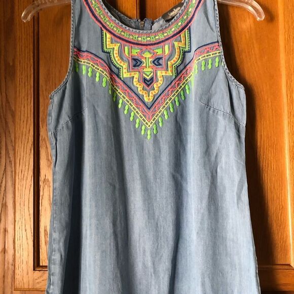 Neiman Marcus Native Embroidered Chambray Sleeveless Mini Dress - 4 - Picture 4 of 12